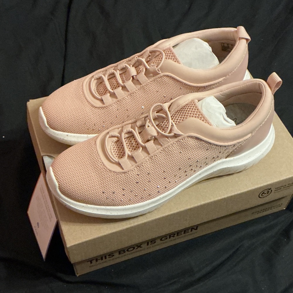 Clarks Women's Blush Rhinestone Cloudsteppers Sneakers